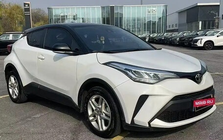 Toyota C-HR I рестайлинг, 2022 год, 2 070 000 рублей, 3 фотография