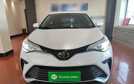 Toyota C-HR I рестайлинг, 2022 год, 1 800 777 рублей, 2 фотография