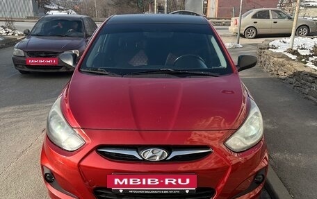 Hyundai Solaris II рестайлинг, 2013 год, 700 000 рублей, 2 фотография