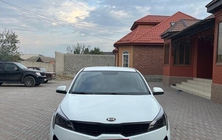 KIA Rio IV, 2021 год, 1 800 000 рублей, 2 фотография