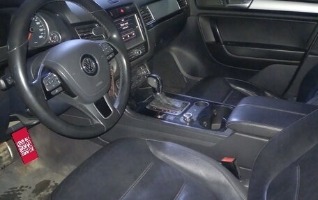 Volkswagen Touareg III, 2011 год, 1 680 000 рублей, 10 фотография