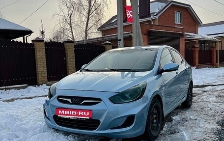 Hyundai Solaris II рестайлинг, 2012 год, 820 000 рублей, 3 фотография