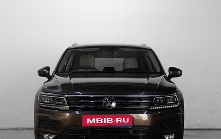 Volkswagen Tiguan II, 2017 год, 2 529 000 рублей, 2 фотография