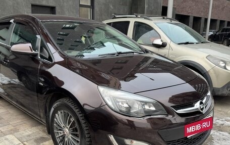 Opel Astra J, 2013 год, 970 000 рублей, 3 фотография