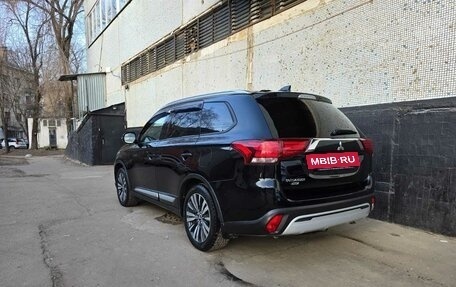 Mitsubishi Outlander III рестайлинг 3, 2020 год, 3 000 000 рублей, 6 фотография