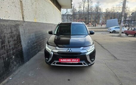 Mitsubishi Outlander III рестайлинг 3, 2020 год, 3 000 000 рублей, 8 фотография