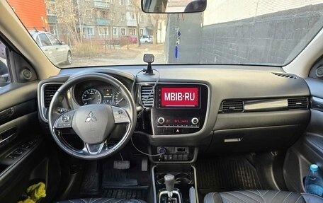 Mitsubishi Outlander III рестайлинг 3, 2020 год, 3 000 000 рублей, 2 фотография