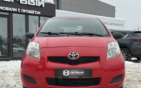 Toyota Yaris III рестайлинг, 2010 год, 570 000 рублей, 2 фотография