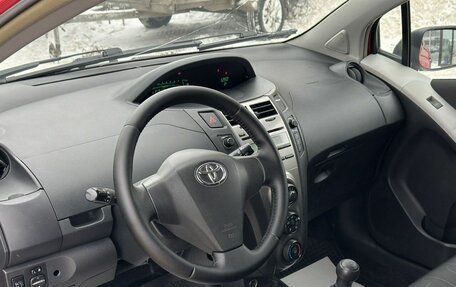 Toyota Yaris III рестайлинг, 2010 год, 570 000 рублей, 11 фотография