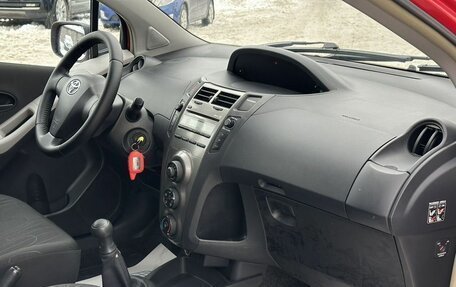 Toyota Yaris III рестайлинг, 2010 год, 570 000 рублей, 17 фотография