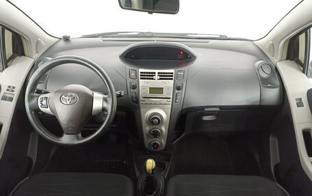 Toyota Yaris III рестайлинг, 2006 год, 549 900 рублей, 15 фотография