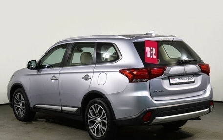 Mitsubishi Outlander III рестайлинг 3, 2017 год, 2 225 000 рублей, 7 фотография