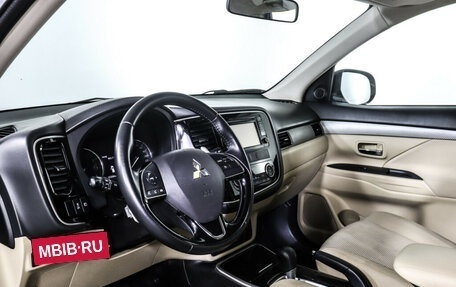 Mitsubishi Outlander III рестайлинг 3, 2017 год, 2 225 000 рублей, 16 фотография