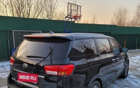 KIA Carnival III, 2017 год, 2 350 000 рублей, 4 фотография