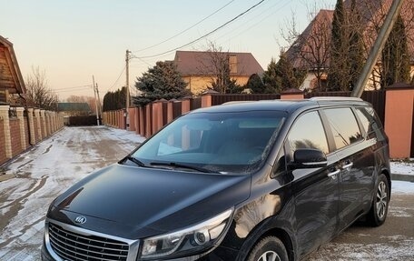 KIA Carnival III, 2017 год, 2 350 000 рублей, 2 фотография