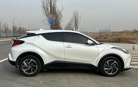 Toyota C-HR I рестайлинг, 2021 год, 1 950 000 рублей, 4 фотография