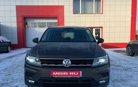 Volkswagen Tiguan II, 2018 год, 2 700 000 рублей, 2 фотография