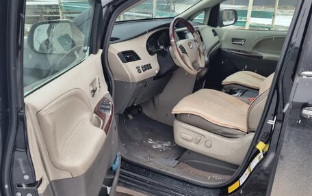 Toyota Sienna III, 2011 год, 2 500 000 рублей, 9 фотография