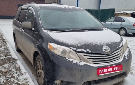 Toyota Sienna III, 2011 год, 2 500 000 рублей, 3 фотография