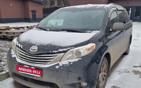 Toyota Sienna III, 2011 год, 2 500 000 рублей, 2 фотография