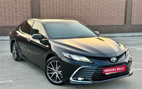 Toyota Camry, 2023 год, 3 950 000 рублей, 4 фотография