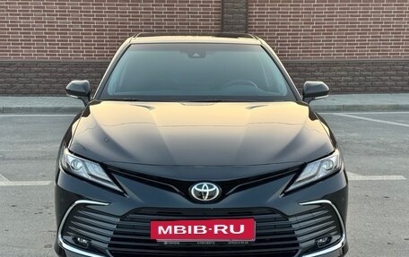 Toyota Camry, 2023 год, 3 950 000 рублей, 2 фотография