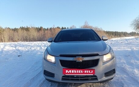 Chevrolet Cruze II, 2009 год, 650 000 рублей, 4 фотография