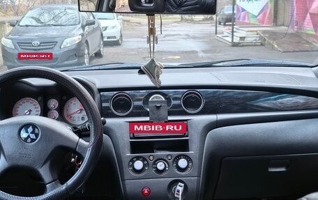 Mitsubishi Outlander III рестайлинг 3, 2004 год, 800 000 рублей, 13 фотография