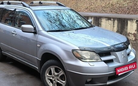 Mitsubishi Outlander III рестайлинг 3, 2004 год, 800 000 рублей, 14 фотография