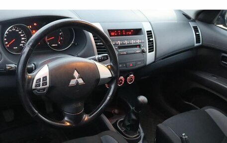 Mitsubishi Outlander III рестайлинг 3, 2010 год, 976 000 рублей, 6 фотография