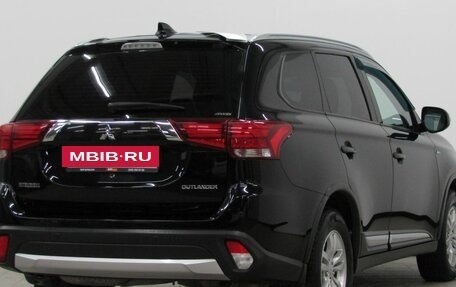 Mitsubishi Outlander III рестайлинг 3, 2017 год, 2 085 000 рублей, 5 фотография