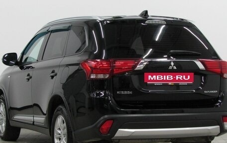 Mitsubishi Outlander III рестайлинг 3, 2017 год, 2 085 000 рублей, 3 фотография