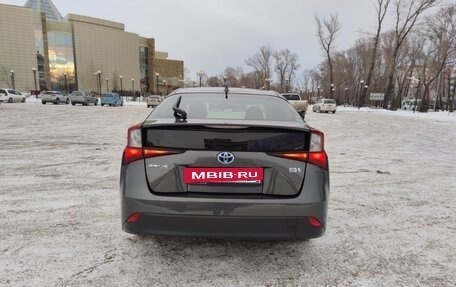 Toyota Prius IV XW50, 2019 год, 1 950 000 рублей, 4 фотография