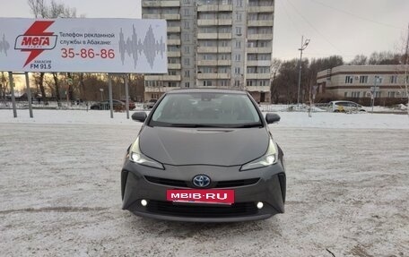 Toyota Prius IV XW50, 2019 год, 1 950 000 рублей, 7 фотография