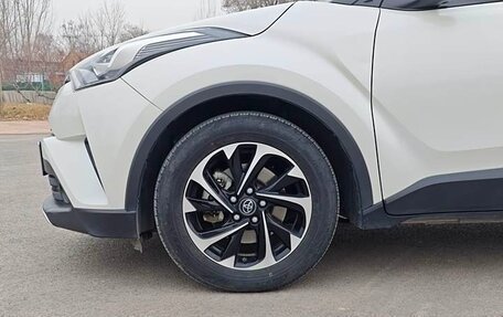 Toyota C-HR I рестайлинг, 2020 год, 1 725 000 рублей, 10 фотография