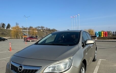 Opel Astra J, 2012 год, 870 000 рублей, 1 фотография