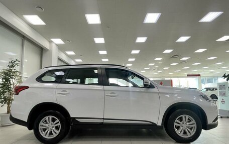 Mitsubishi Outlander III рестайлинг 3, 2022 год, 4 200 000 рублей, 4 фотография