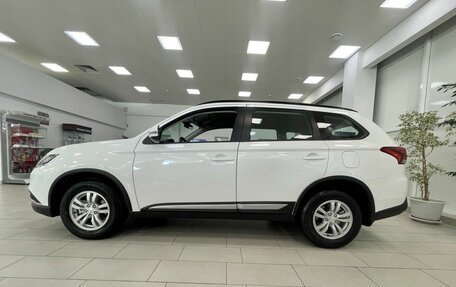 Mitsubishi Outlander III рестайлинг 3, 2022 год, 4 200 000 рублей, 7 фотография