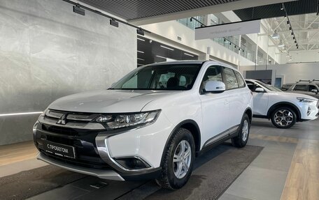 Mitsubishi Outlander III рестайлинг 3, 2016 год, 2 299 000 рублей, 5 фотография