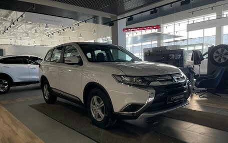 Mitsubishi Outlander III рестайлинг 3, 2016 год, 2 299 000 рублей, 7 фотография