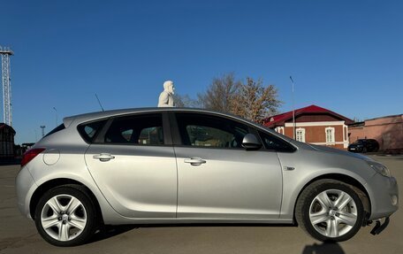 Opel Astra J, 2012 год, 645 000 рублей, 2 фотография