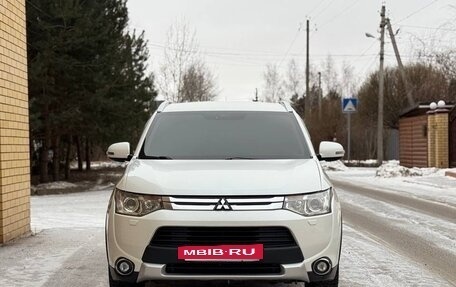 Mitsubishi Outlander III рестайлинг 3, 2014 год, 1 700 000 рублей, 2 фотография