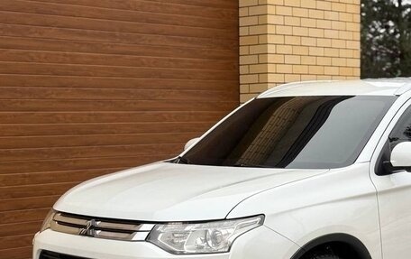 Mitsubishi Outlander III рестайлинг 3, 2014 год, 1 700 000 рублей, 4 фотография