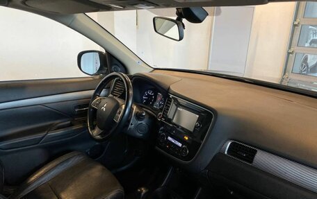 Mitsubishi Outlander III рестайлинг 3, 2014 год, 1 570 000 рублей, 12 фотография