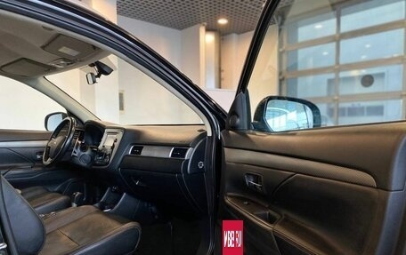 Mitsubishi Outlander III рестайлинг 3, 2014 год, 1 570 000 рублей, 26 фотография