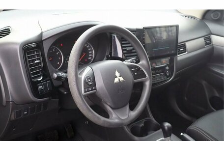 Mitsubishi Outlander III рестайлинг 3, 2016 год, 1 614 000 рублей, 6 фотография