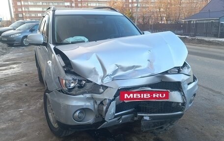 Mitsubishi Outlander III рестайлинг 3, 2011 год, 600 000 рублей, 2 фотография