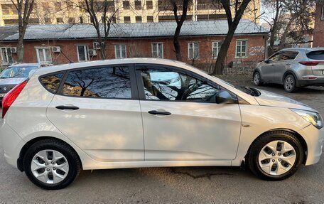 Hyundai Solaris II рестайлинг, 2014 год, 800 000 рублей, 3 фотография