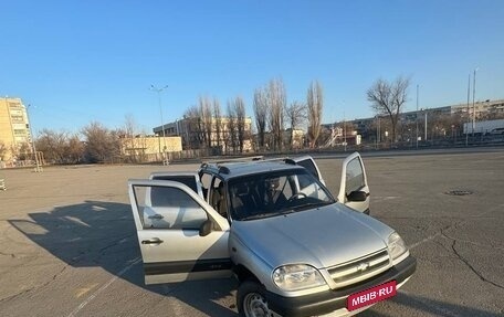 Chevrolet Niva I рестайлинг, 2004 год, 370 000 рублей, 1 фотография