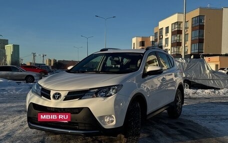 Toyota RAV4, 2015 год, 3 000 000 рублей, 2 фотография